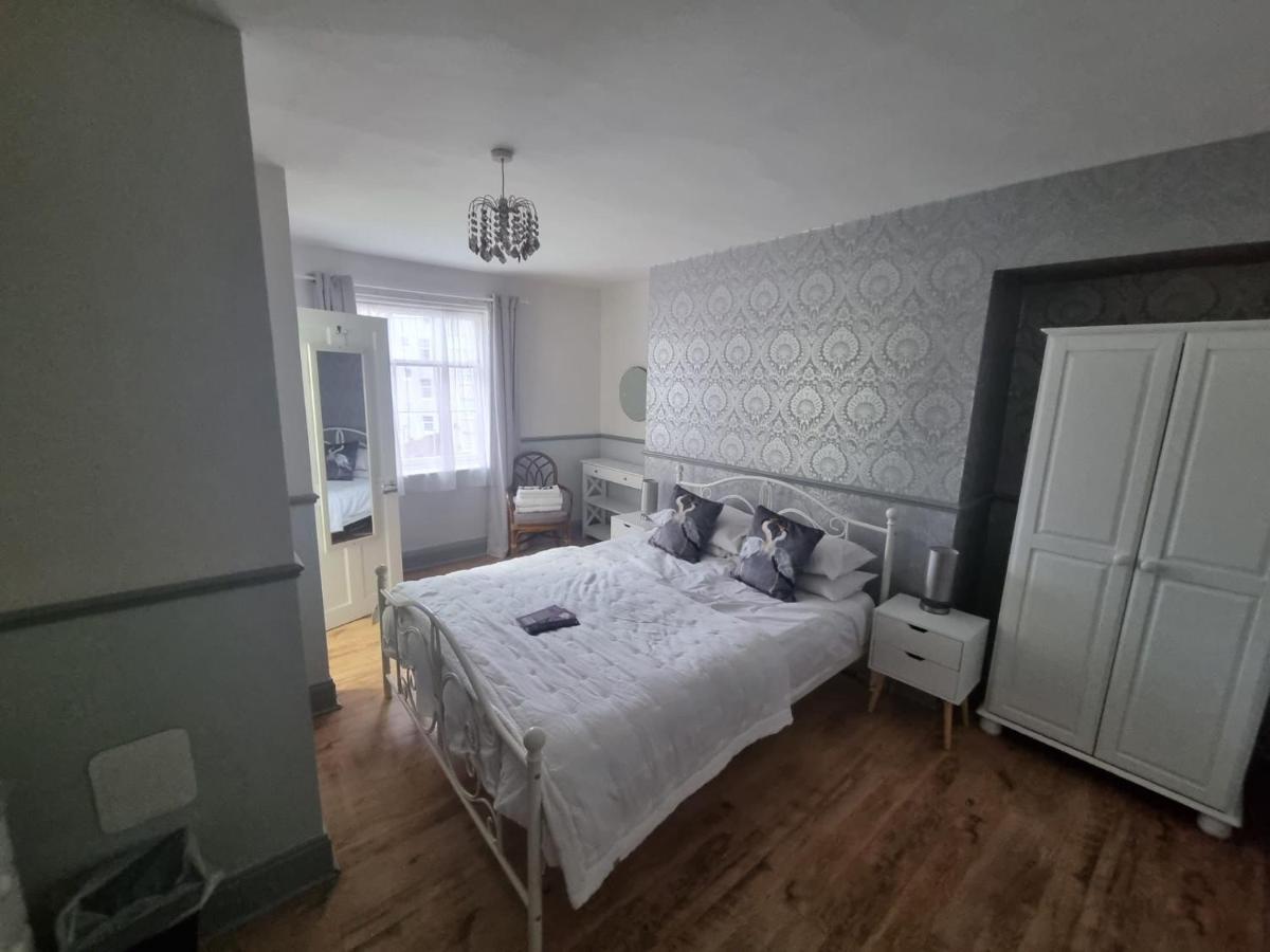 Lilyrose 3* Whitby